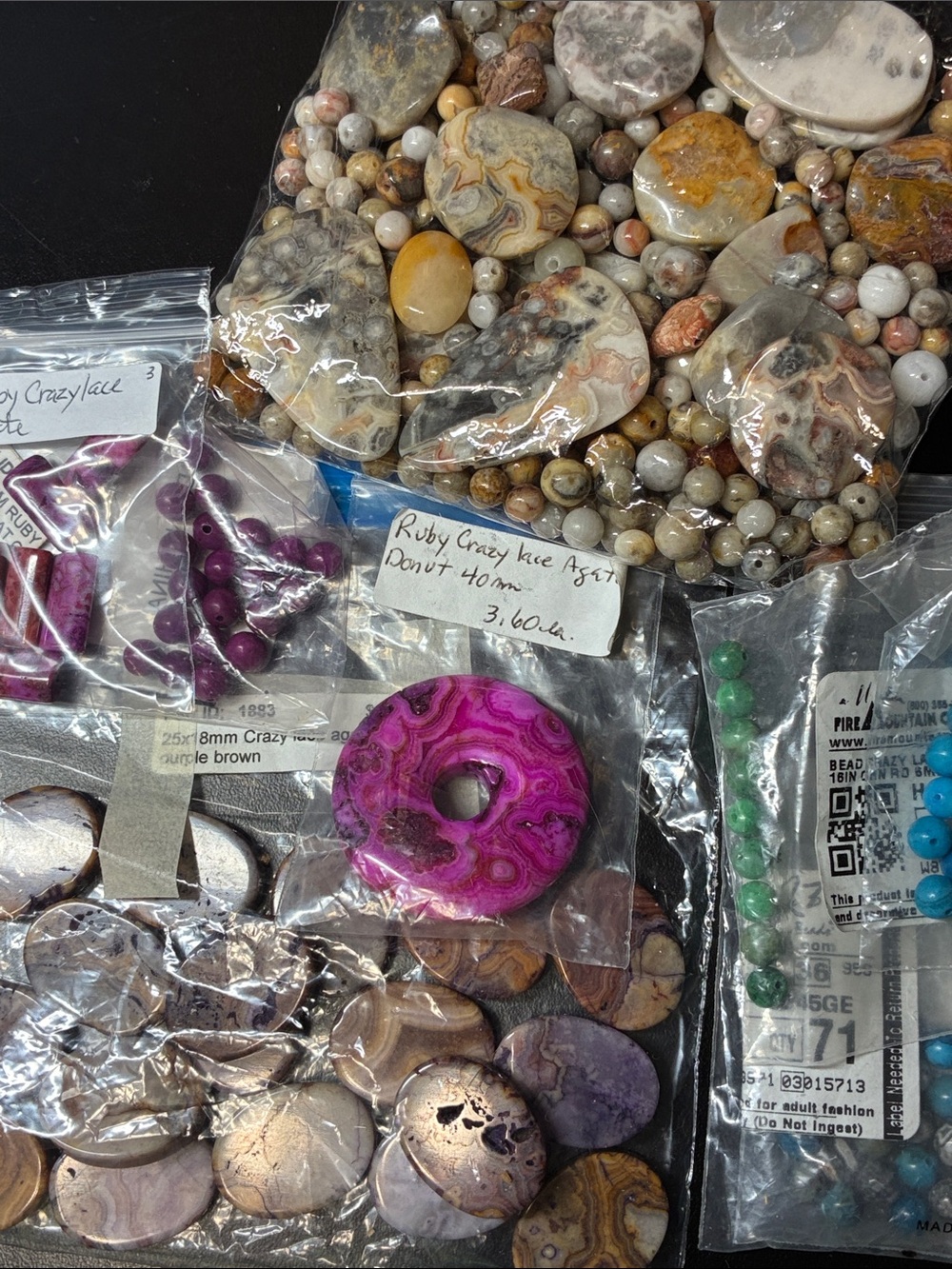 Lot of assorted crazylace agate gemstone beads and pendant gemstones - Picture 14 of 14